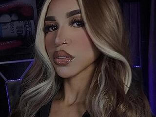 LolaAdams's Live sex show Profile Image